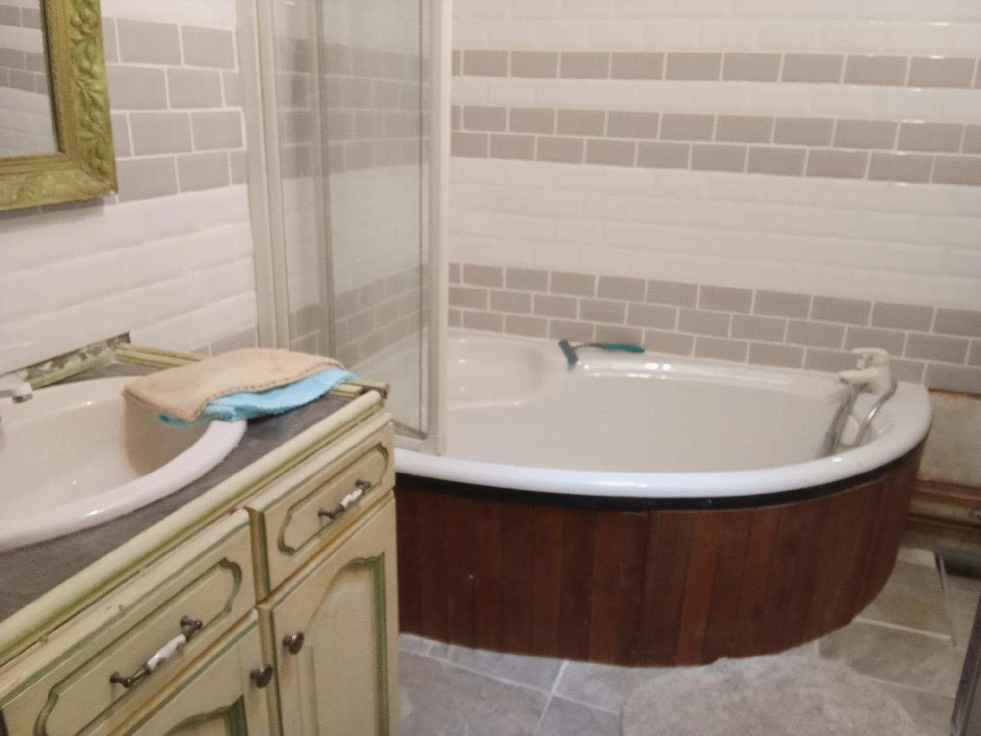 La Grille Fleurie, Chambres D'Hote Chez L'Habitant Arthonnay Kültér fotó