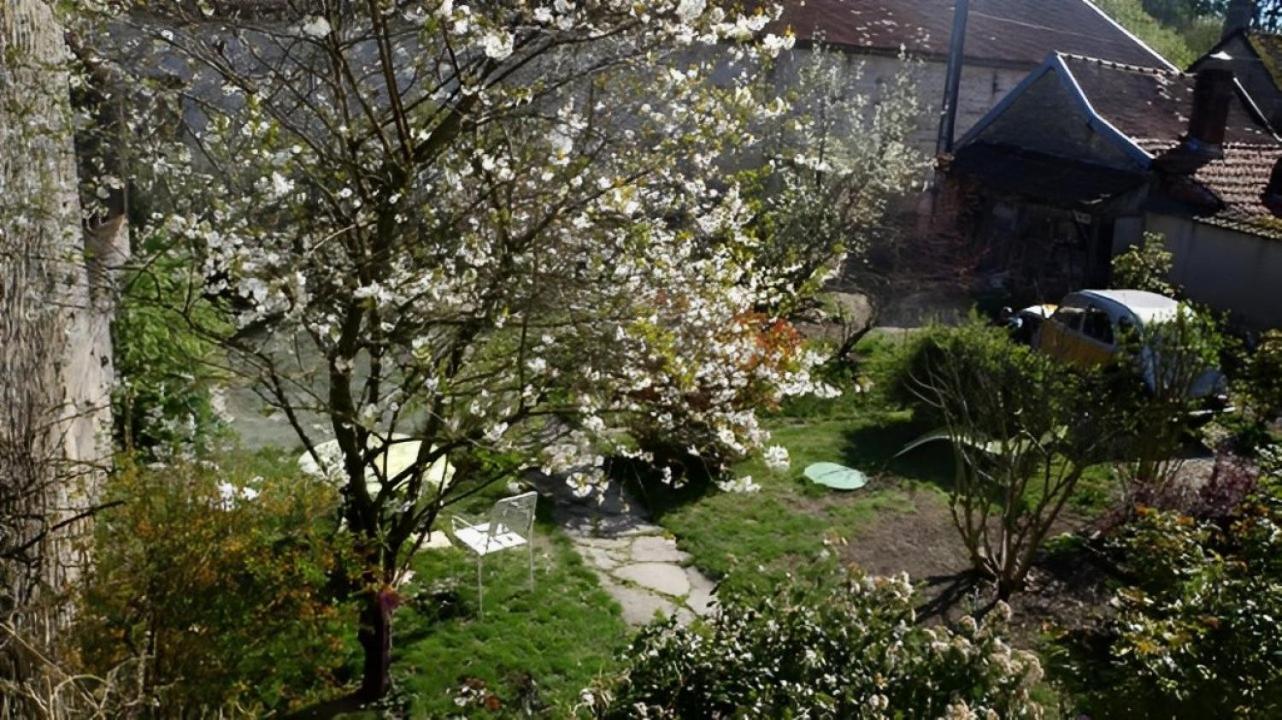 La Grille Fleurie, Chambres D'Hote Chez L'Habitant Arthonnay Kültér fotó
