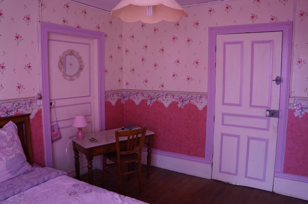 La Grille Fleurie, Chambres D'Hote Chez L'Habitant Arthonnay Kültér fotó