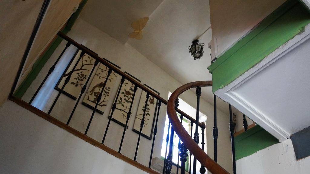 La Grille Fleurie, Chambres D'Hote Chez L'Habitant Arthonnay Kültér fotó